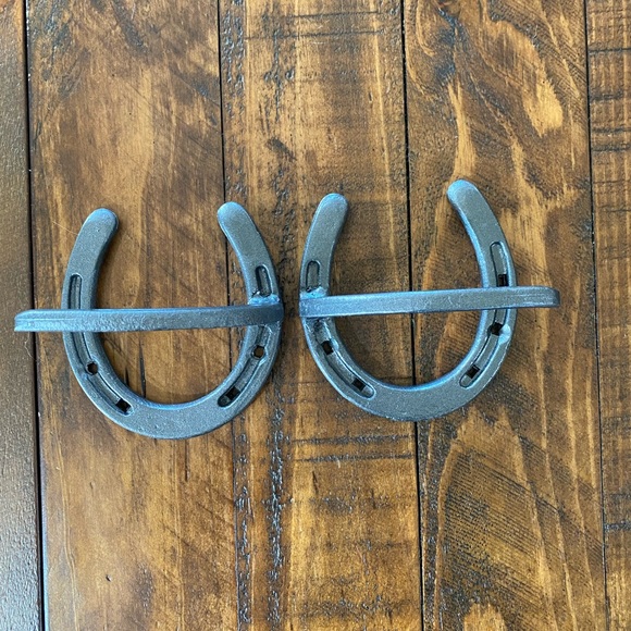 Horseshoe curtain holdbacks - Picture 1 of 2